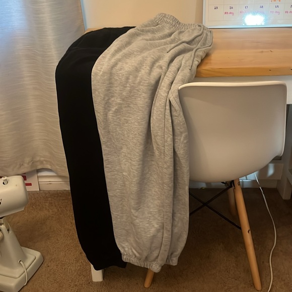 2 Large Sweatpants😍 - Picture 2 of 4